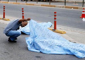 Camiden çıkıp yoldan geçerken hayatlarını kaybettiler